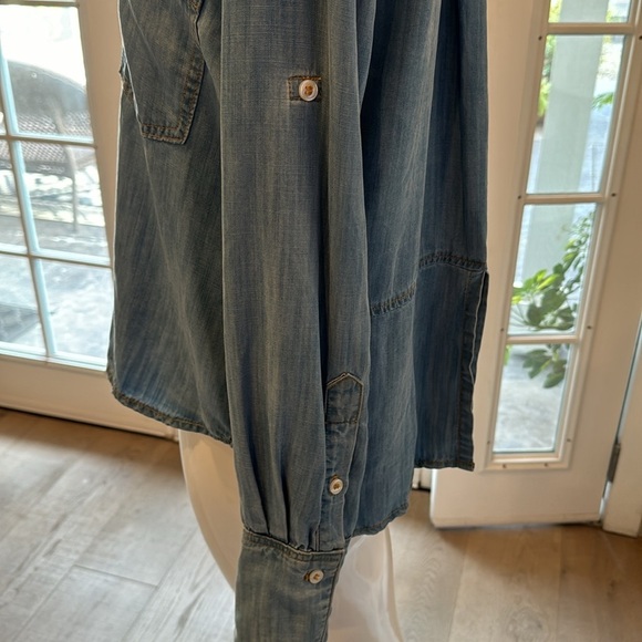 Bella Dahl Split Back Button Down Chambray Shirt Medium Ombré Wash Size Small - Picture 6 of 14